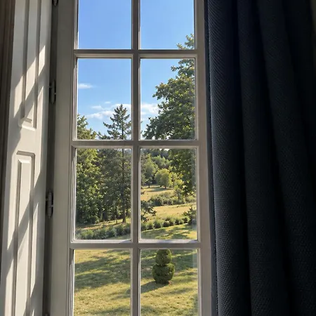 Chateau Gamage Bed & Breakfast